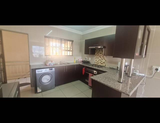 2 BEDROOM APARTMENT FOR SALE IN WINCHESTER HILLS